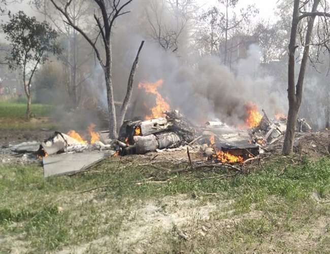 कुशीनगर में भारतीय वायुसेना का जगुआर लड़ाकू विमान क्रैश, पायलट ने कूदकर बचाई जान