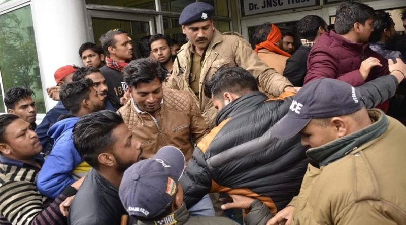 उत्तराखंड: पुलवामा घटना के बाद पुलिस का अलर्ट, दून में कश्मीरी छात्रों से मकान खाली करवाए
