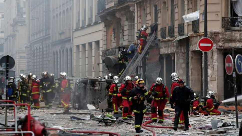 फ्रांस की राजधानी में येलो वेस्ट प्रदर्शनों के दौरान हुई हिंसा, दंगाइयों ने दुकानों में लगाई आग
