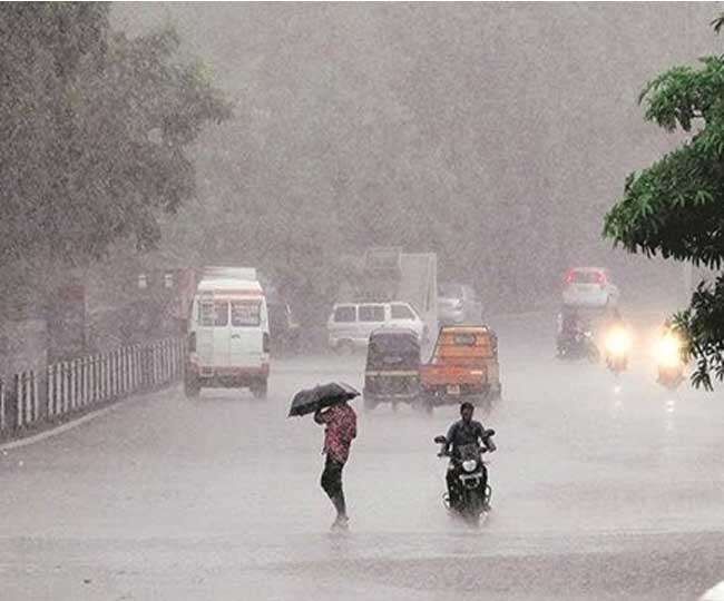देश के कई राज्यों में आंधी-तूफान के साथ हुई बारिश और बिजली गिरने की घटनाओं में 54 से ज्यादा लोगों की मौत
