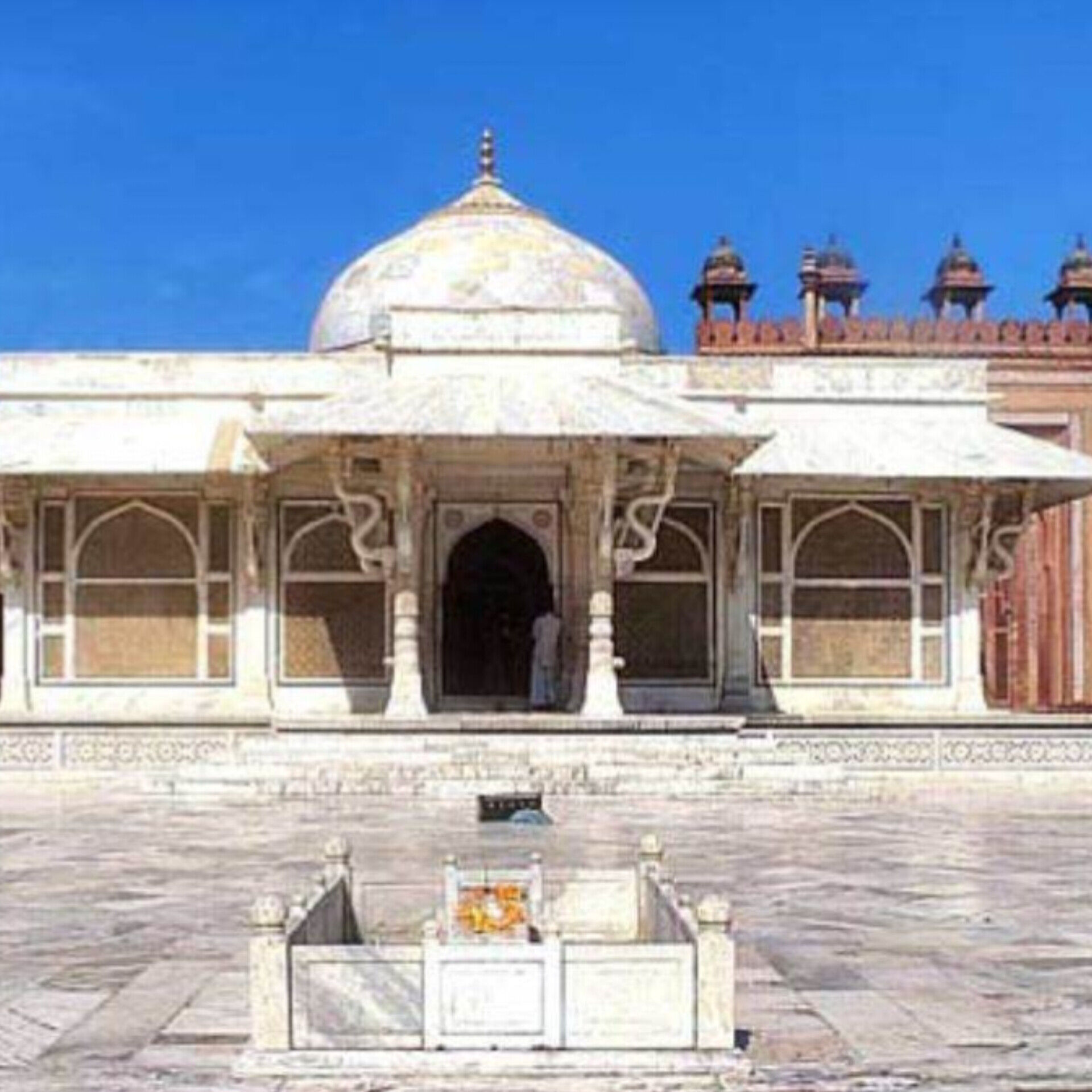 आगरा में सलीम चिश्ती की दरगाह और जामा मस्जिद को कामाख्या मंदिर बताया गया